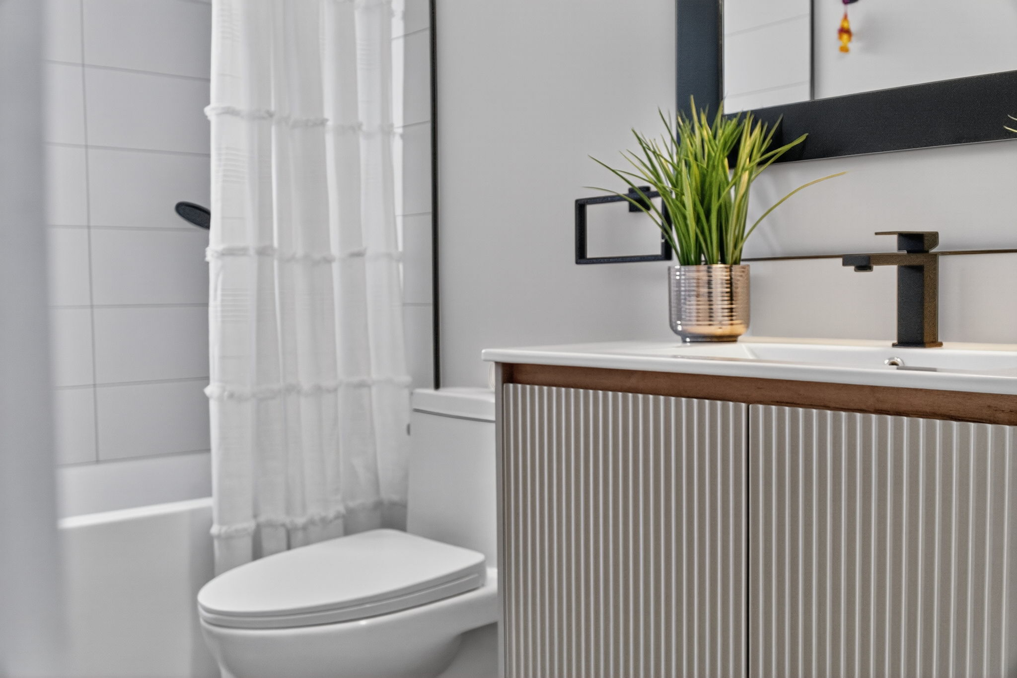 Bathroom tile work and finishes - full home renovation Mississauga