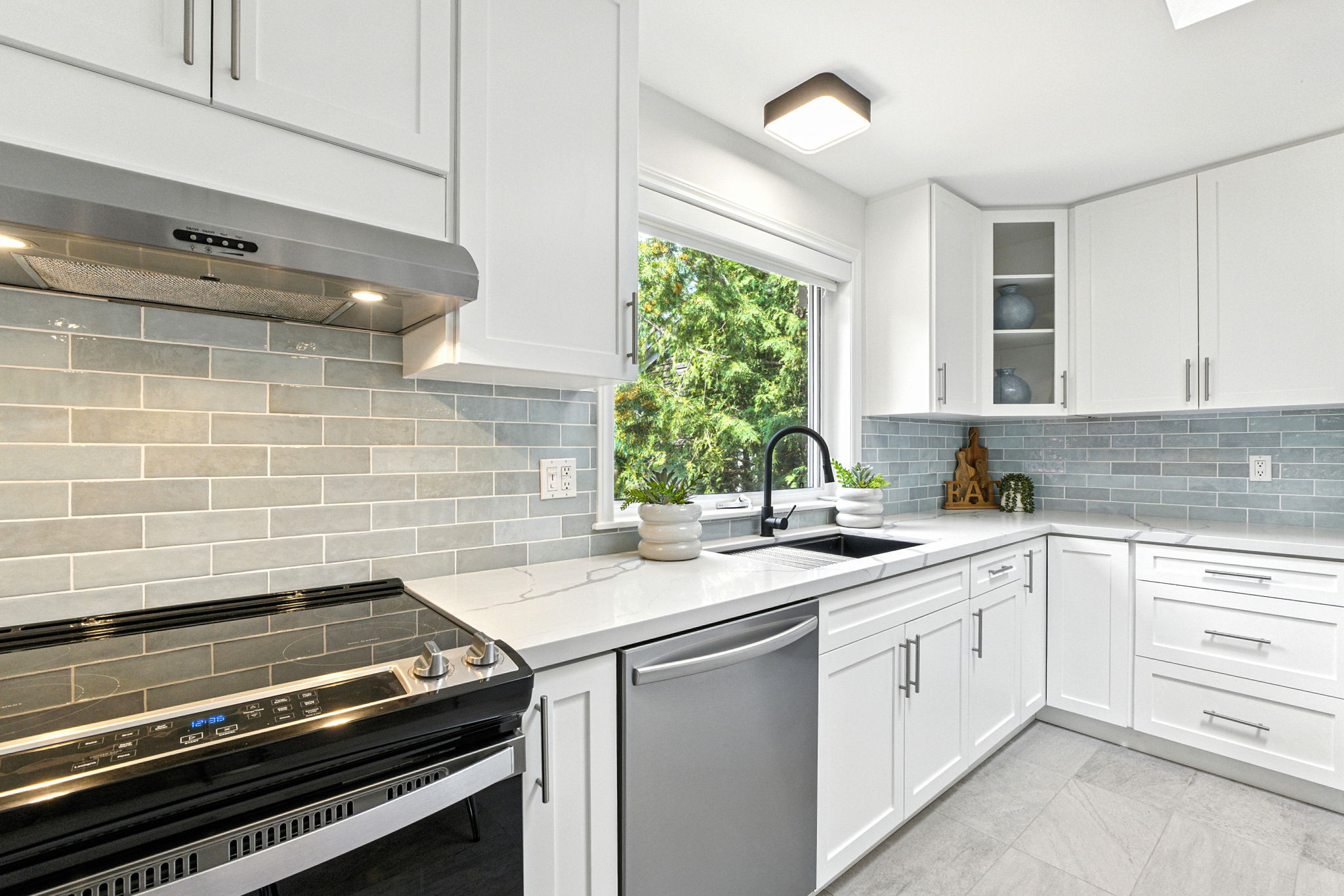 Bathroom detail - custom tile and premium finishes - Mississauga