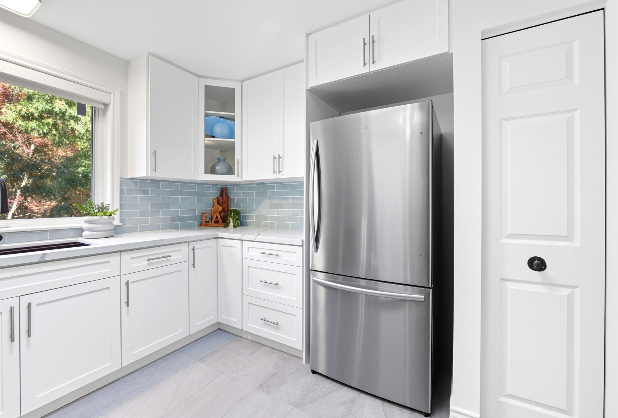 Kitchen renovation with custom tile backsplash - Mississauga