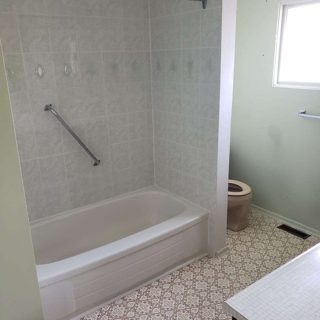 Final result - full bathroom renovation with large porcelain slab - Toronto