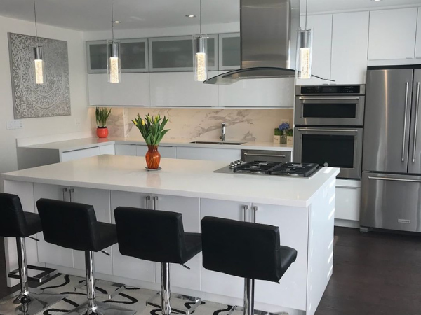 Kitchen renovation Toronto — custom cabinetry and quartz countertops